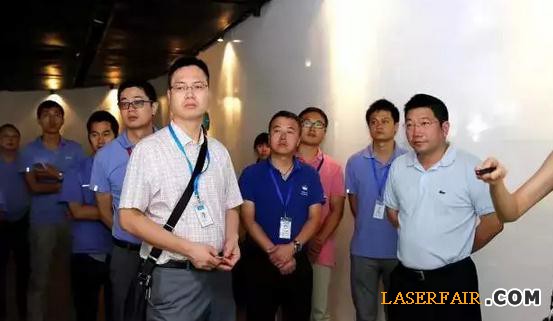 王宁波一行参观了华工科技展厅,华工激光工艺中心,制造中心及葛店生产