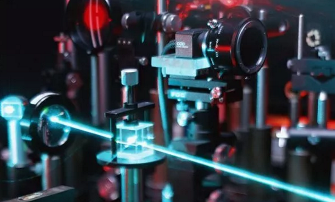激光是如何被研制出来的?