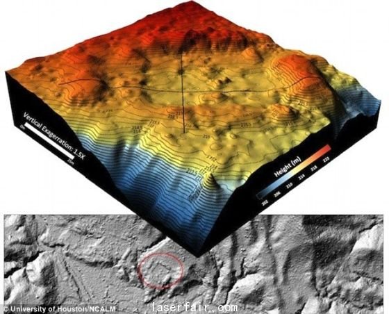 美国休斯顿大学和国家机载激光测绘中心的研究小组绘制的3D数字地形图，被红色环绕的是一个人造广场